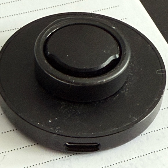 Oura Ring Size 11 & charger - Picture 3 of 3